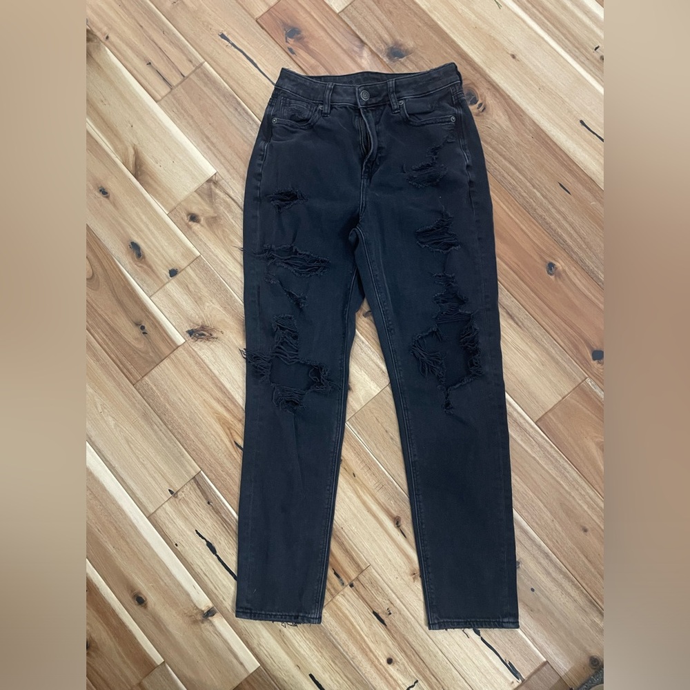 American Eagle 🦅 
super distressed 
Black jeans 
Size 0
High waist Mom jeans